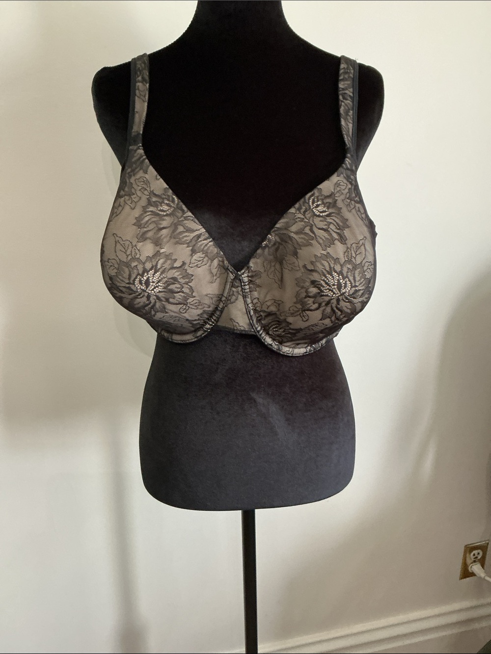 Bra size 42D black beige brand BALI